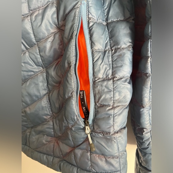 The North Face Thermoball Jacket. Blue, Size L - Picture 2 of 3